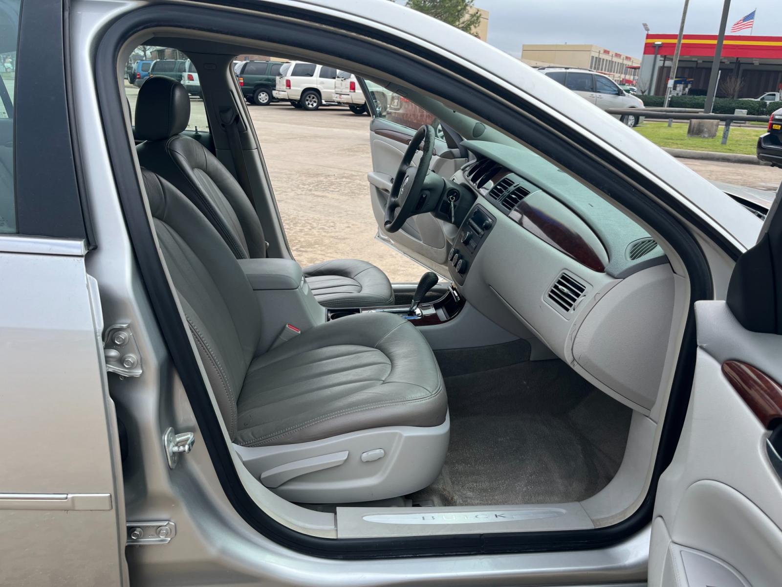 2006 SILVER /gray Buick Lucerne CX (1G4HP57266U) with an 3.8L V6 OHV 12V engine, 4-Speed Automatic Overdrive transmission, located at 14700 Tomball Parkway 249, Houston, TX, 77086, (281) 444-2200, 29.928619, -95.504074 - Photo #11